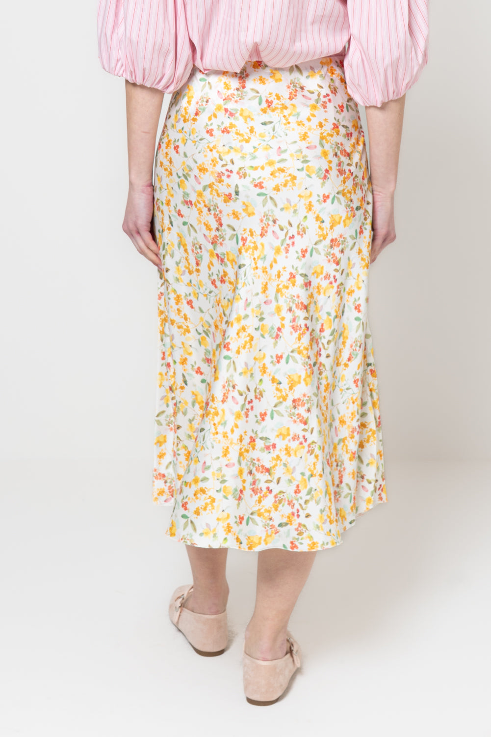 Gonna satin con fiori