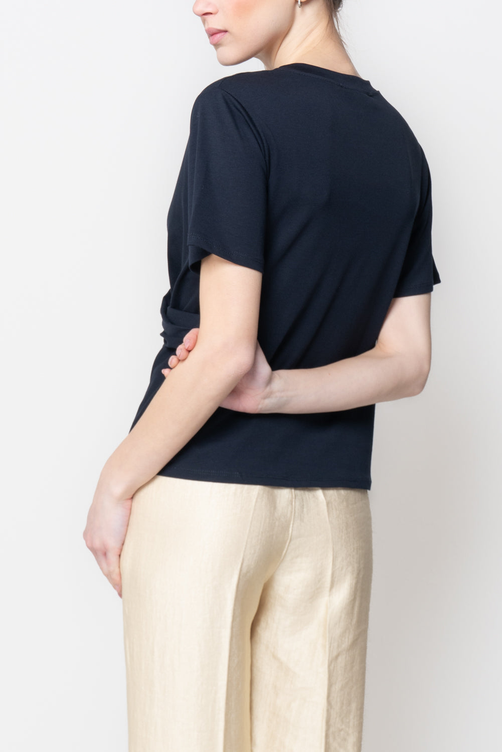 T-shirt con drappeggio