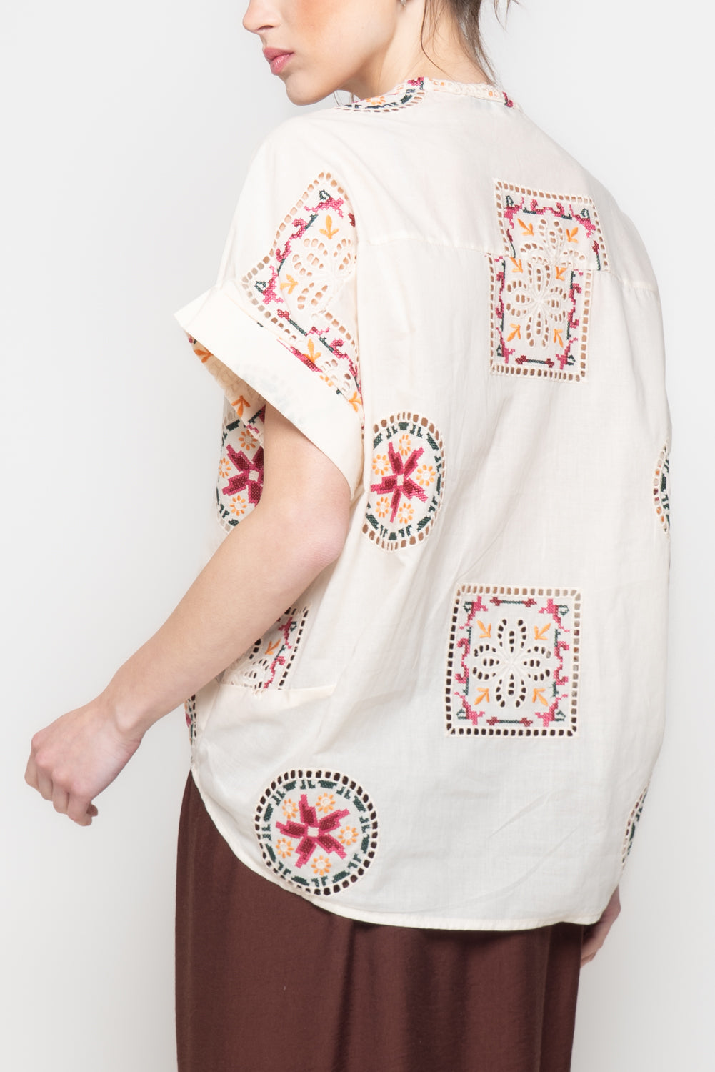 Camicia manica corta con ricami