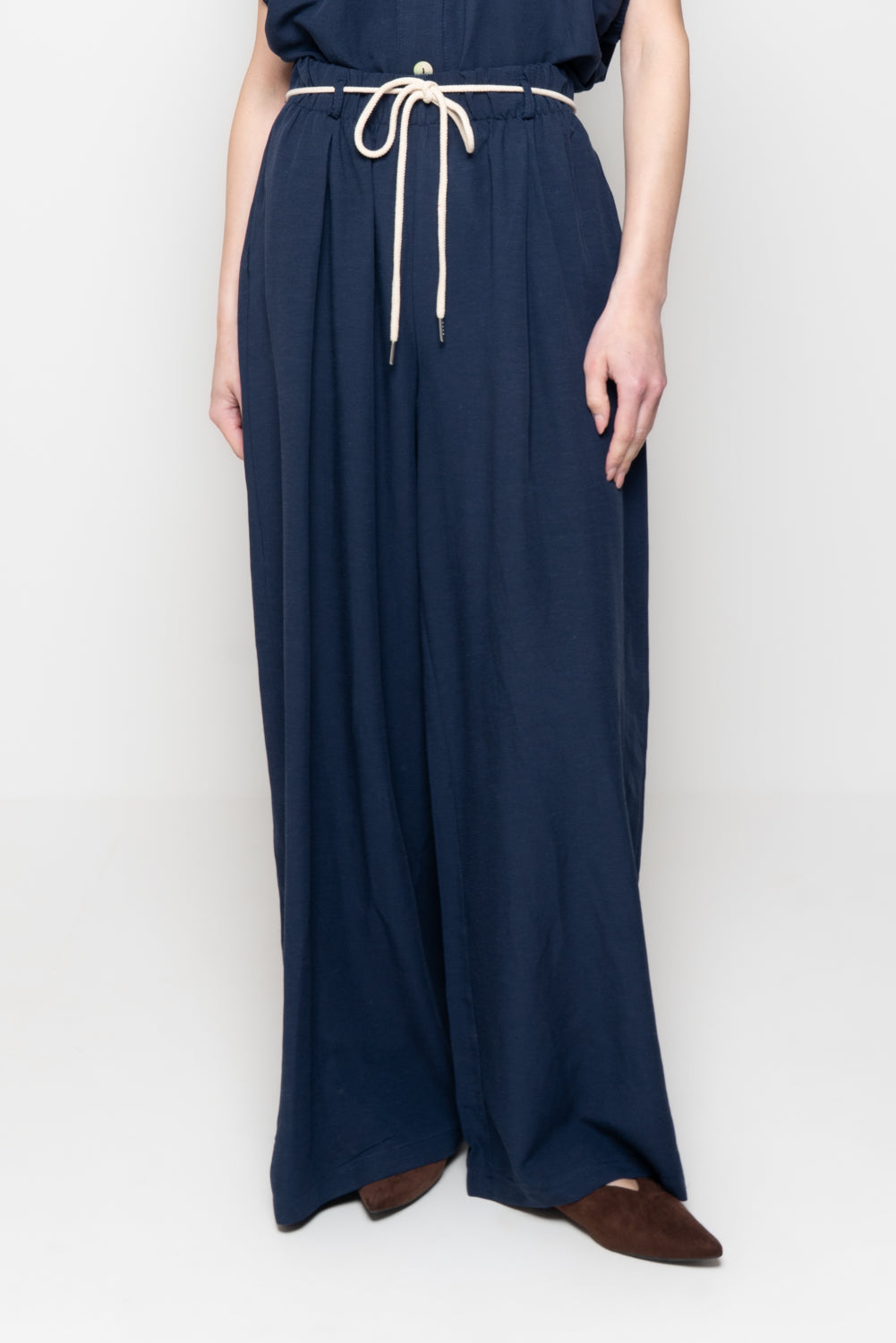 Pantalone palazzo in misto lino con cinturino