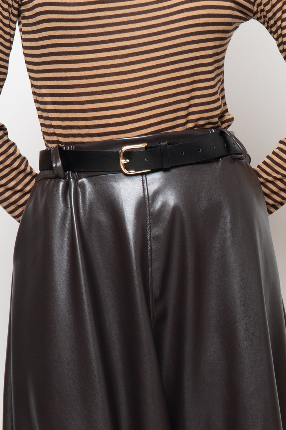 Gonna in ecopelle con cuciti frontali