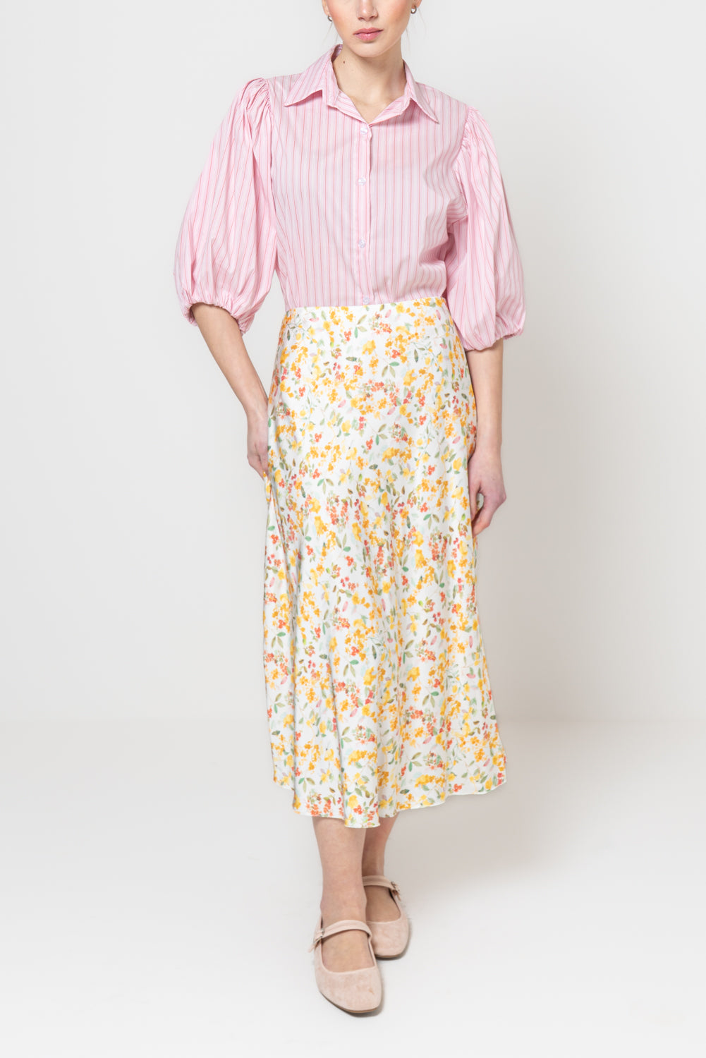 Gonna satin con fiori