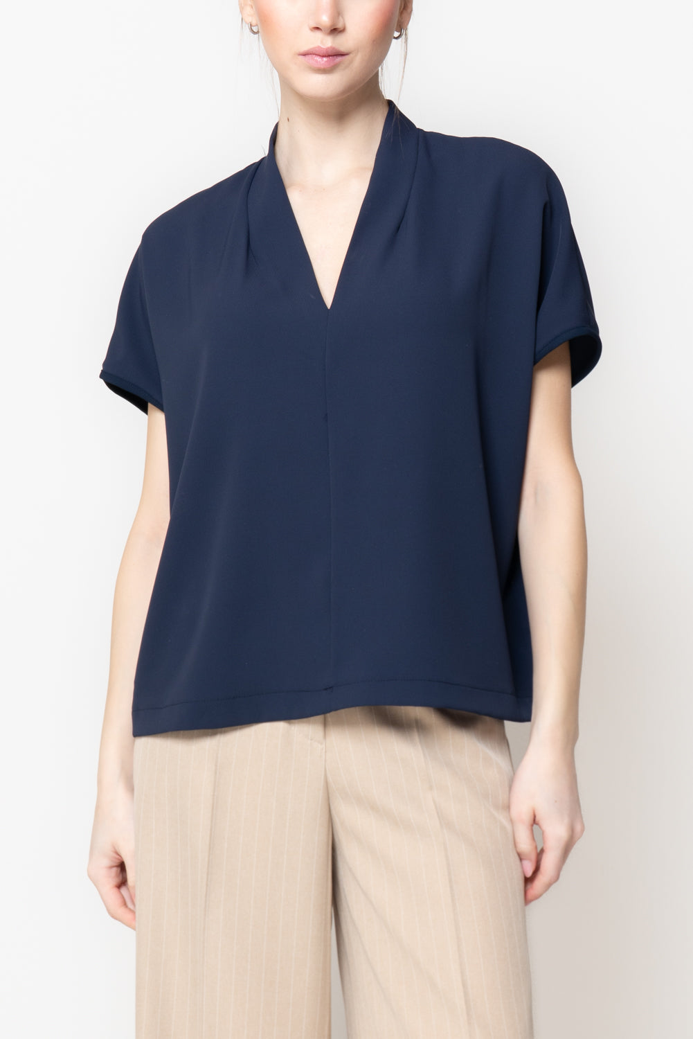 Top Minimal con Scollo a V