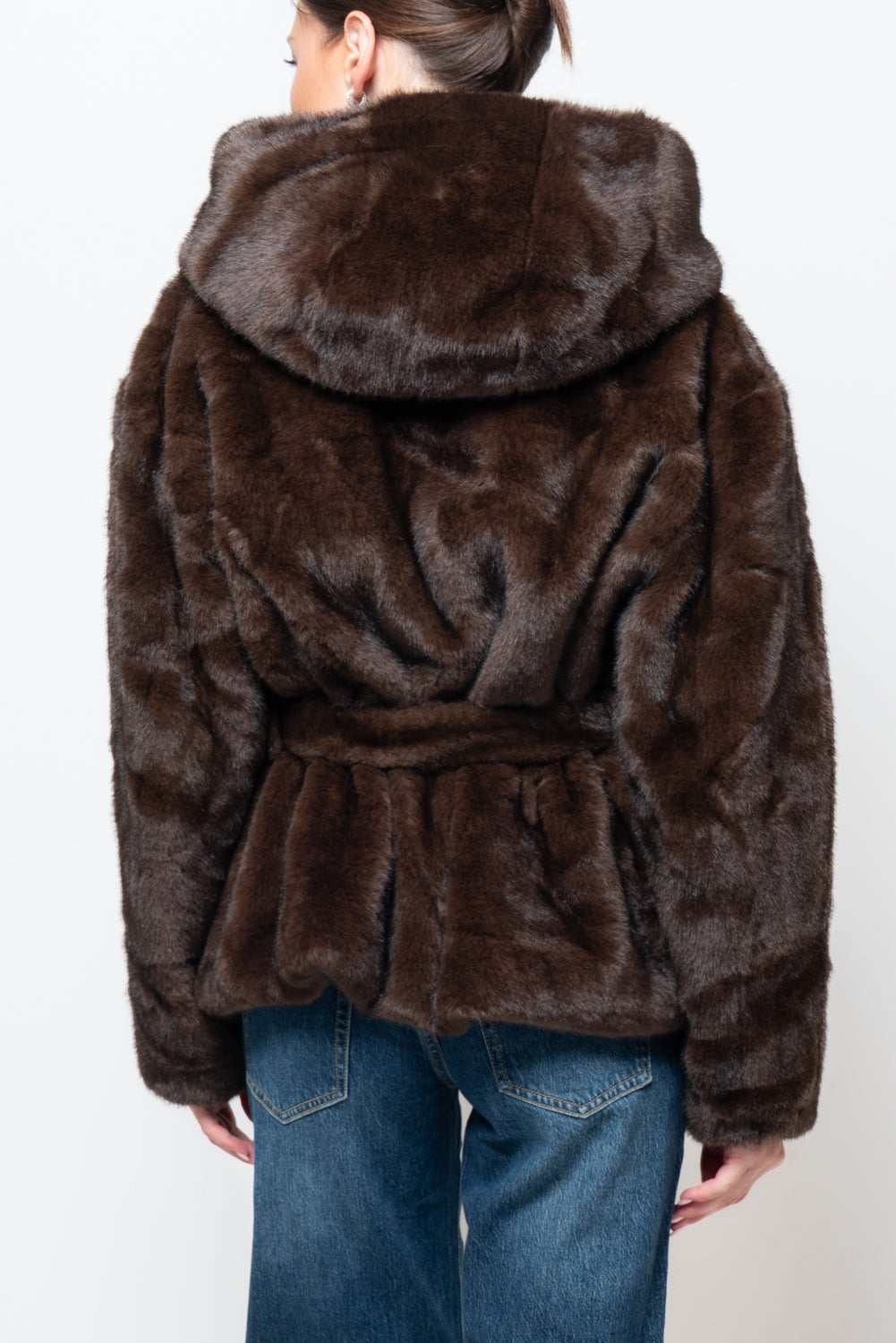 Pelliccia con cappuccio