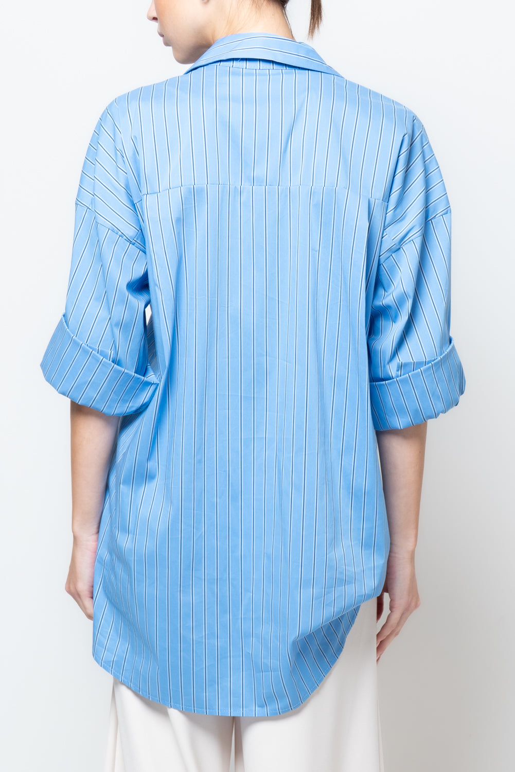 Camicia a righe con applicazioni