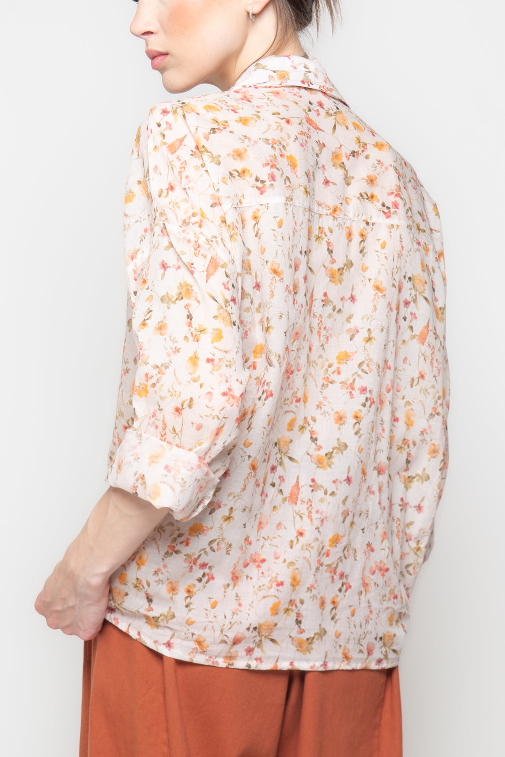 Camicia Floreale con Dettaglio Incrocio