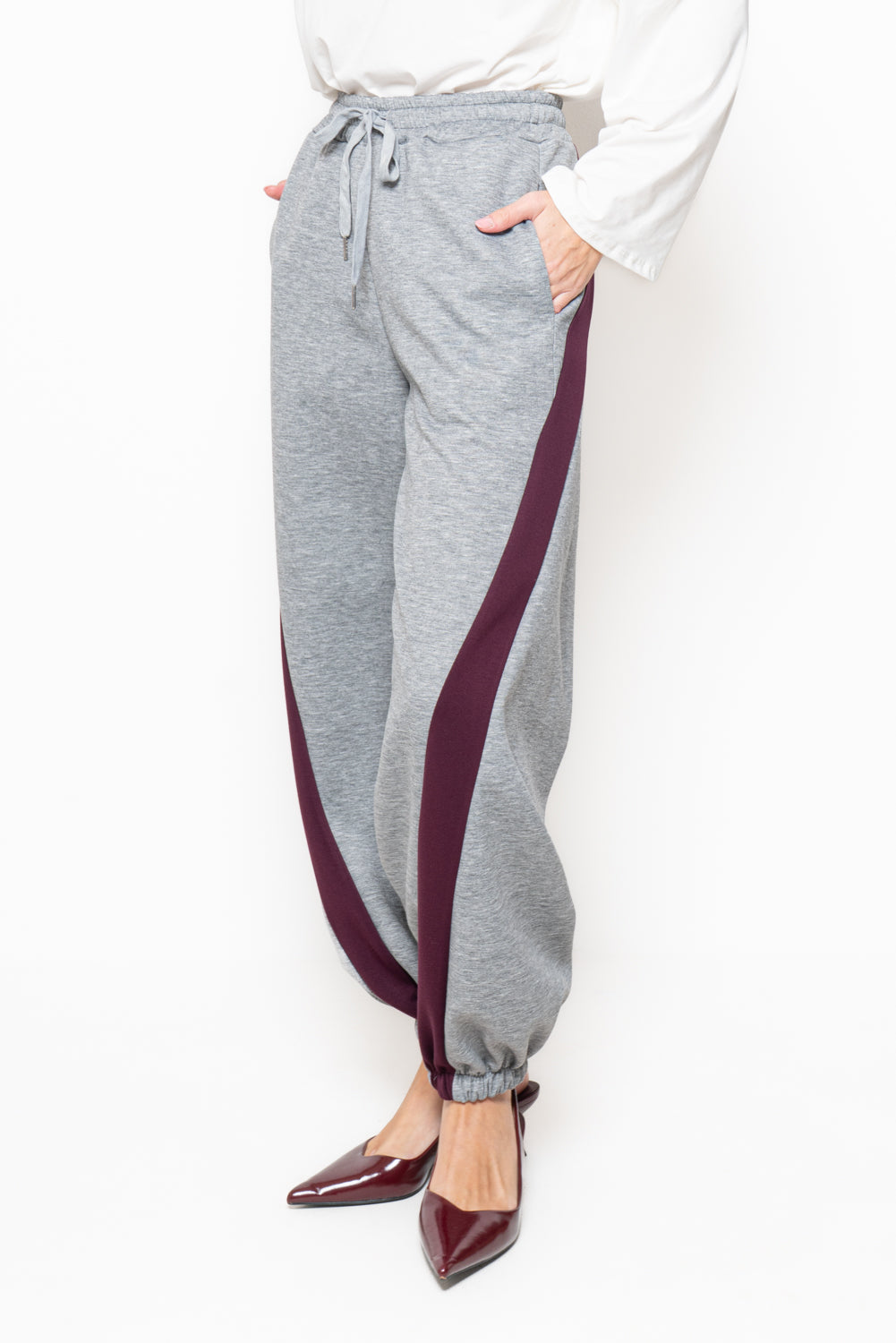 Pantalone jogger con inserti color block