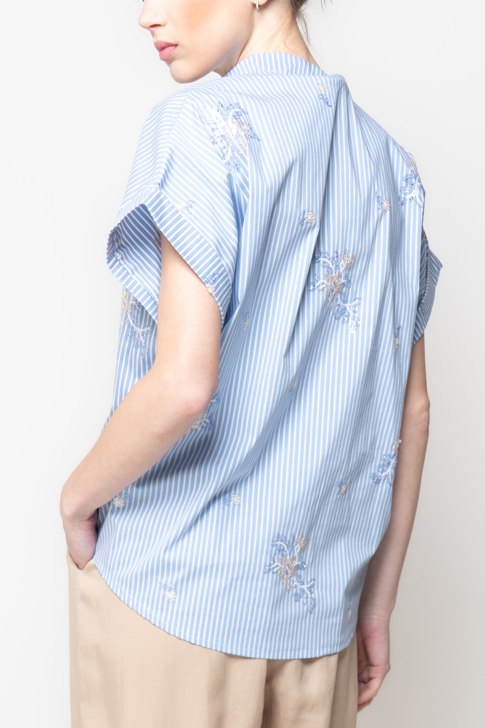 Camicia a Righe con Ricami