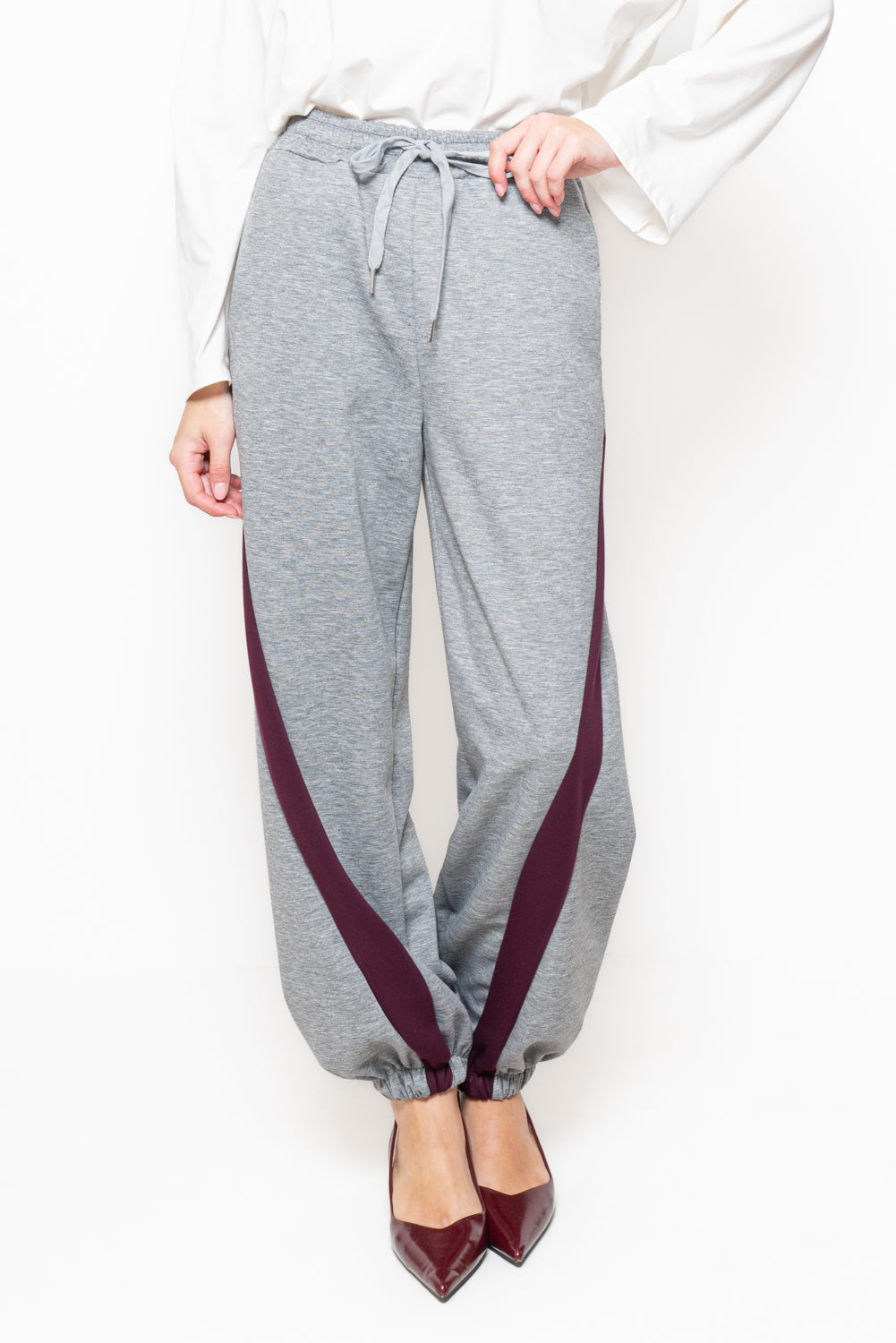 Pantalone jogger con inserti color block