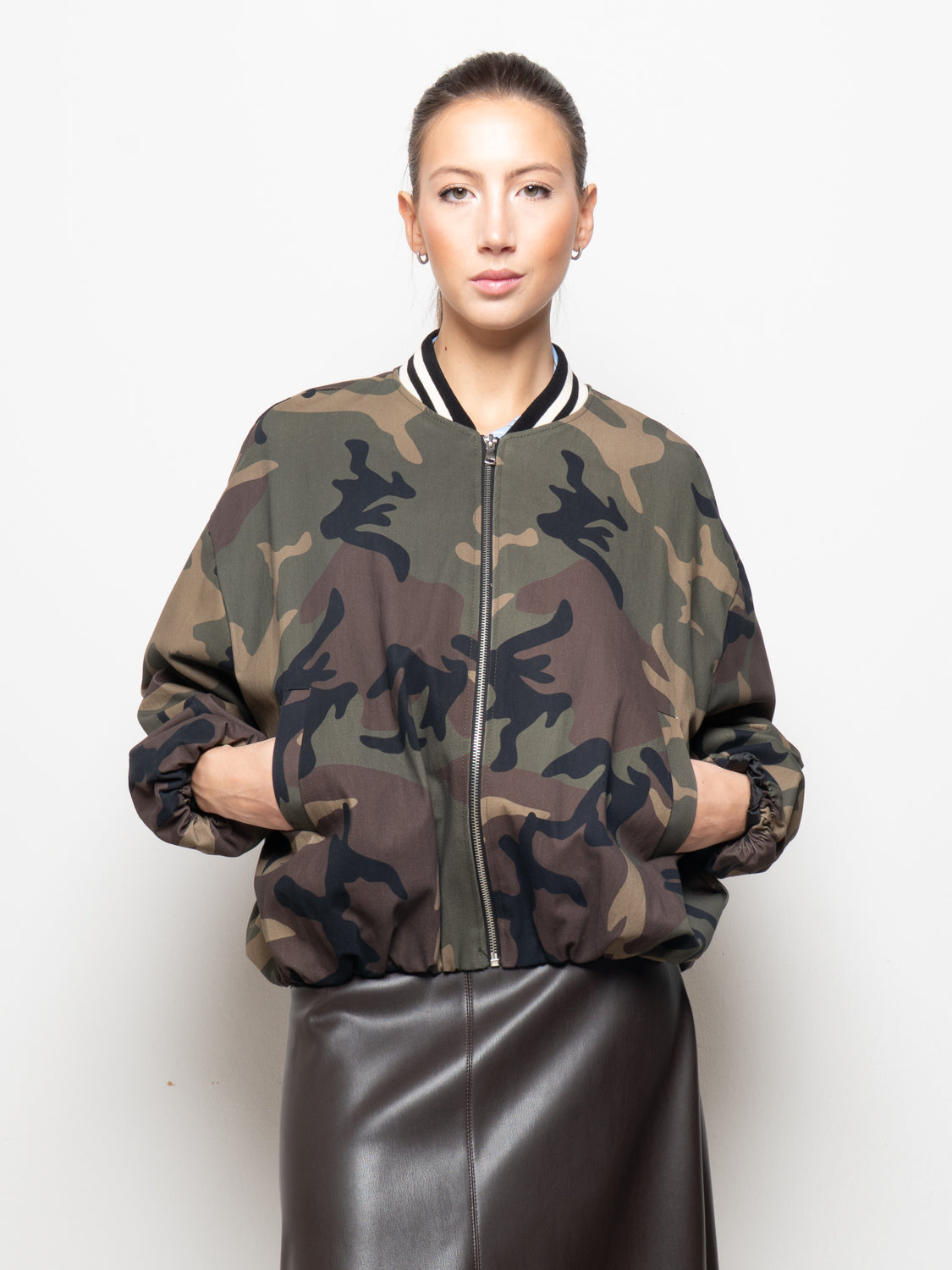 Bomber mimetico con collo a costine