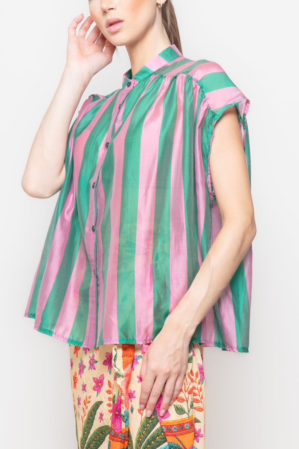 Blusa Smanicata a Righe con Colletto alla Coreana