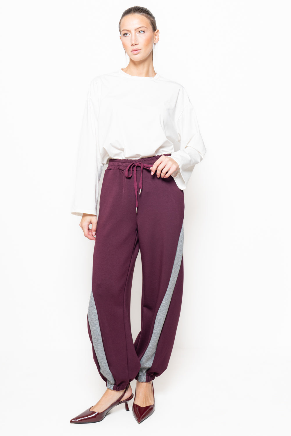 Pantalone jogger con inserti color block