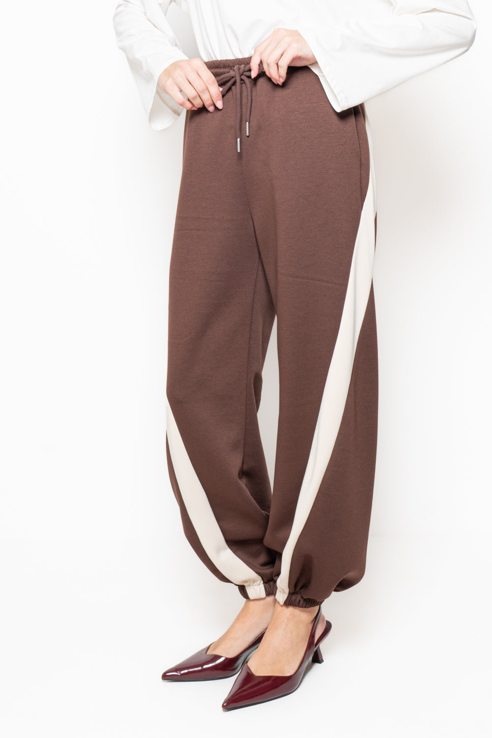Pantalone jogger con inserti color block