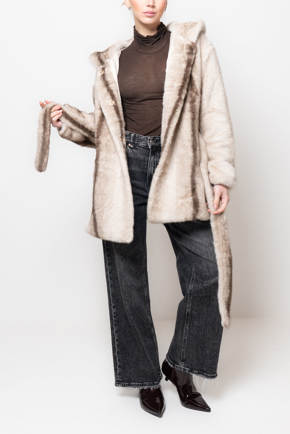 Ecopelliccia con cappuccio e fusciacca