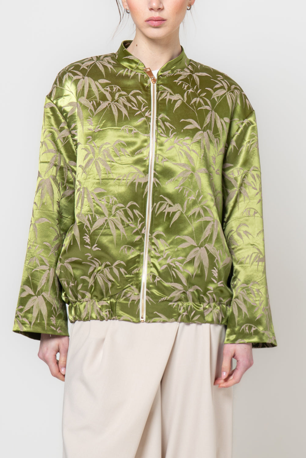 Bomber in raso con stampa foglie