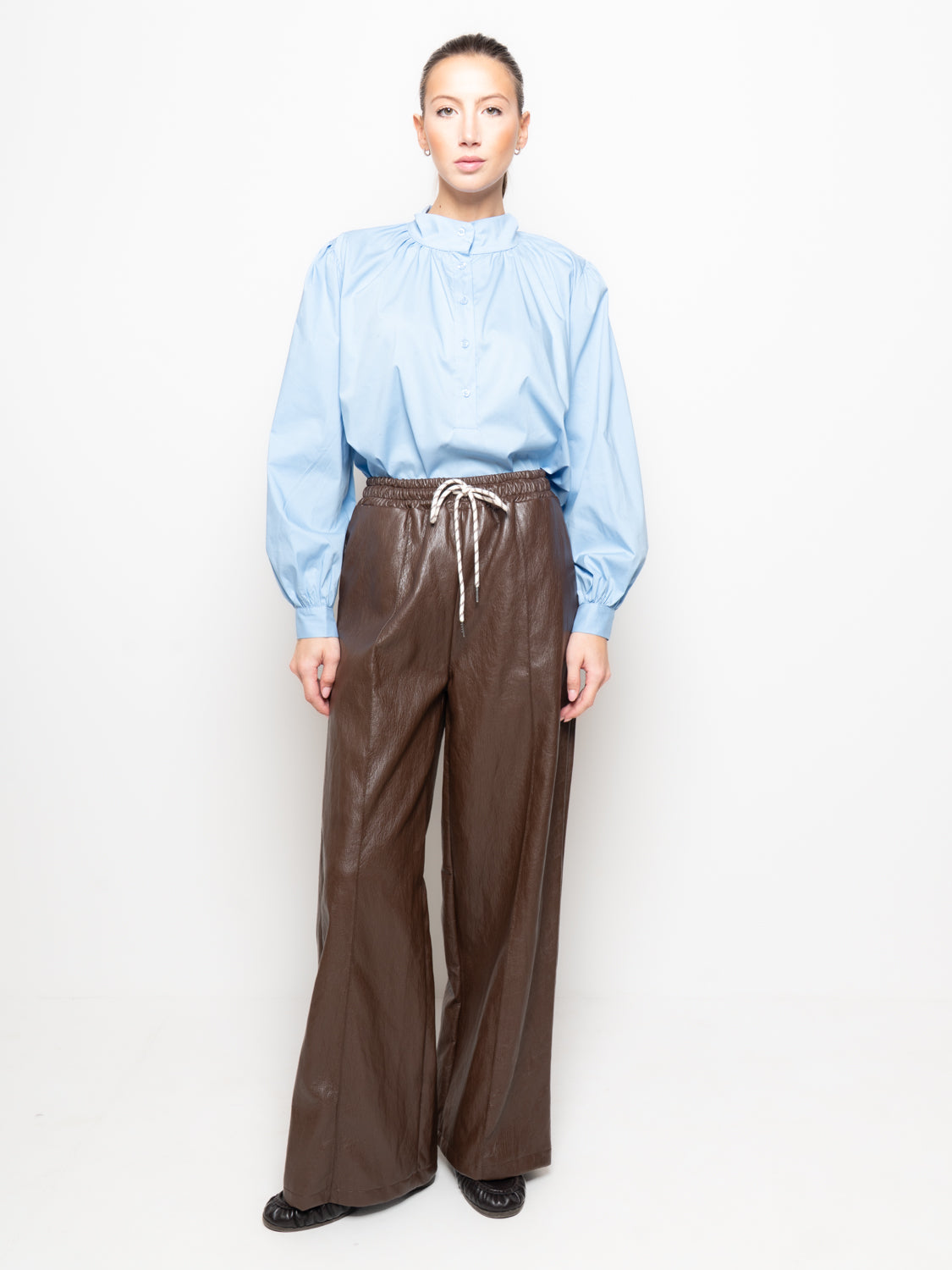 Pantalone in ecopelle con coulisse