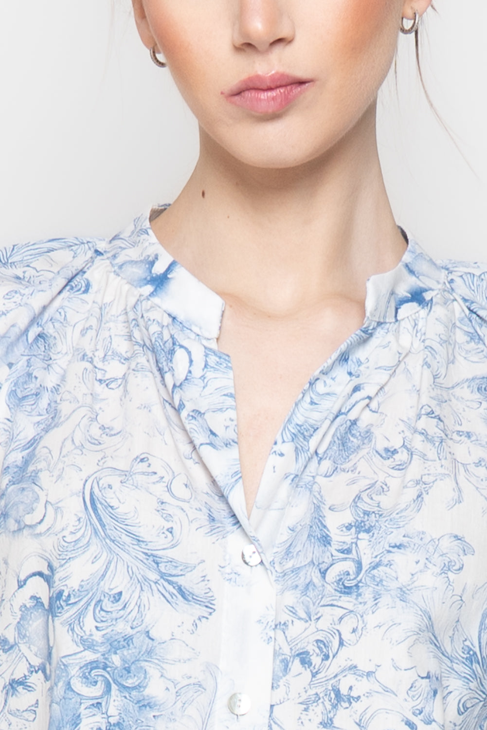 Camicia con manica svasata fantasia