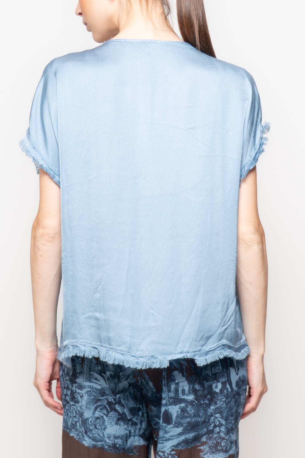 Top in satin scollo a V