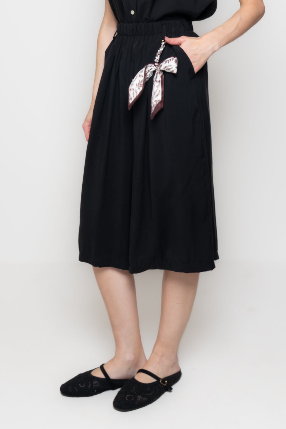 Bermuda Fluido con Foulard