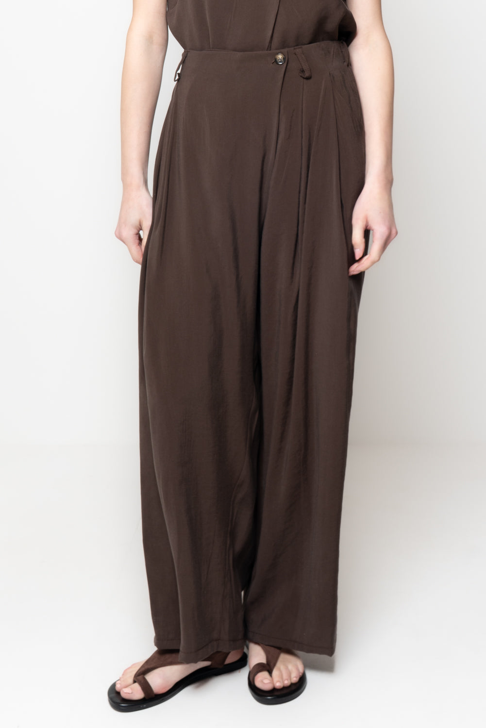 Pantaloni chiusura incrociata