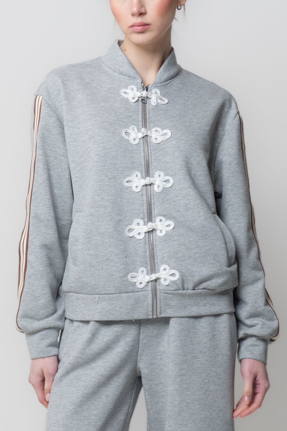 Felpa mandarin con alamari