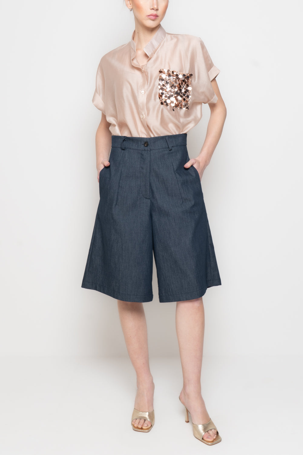 Bermuda in denim con Pences