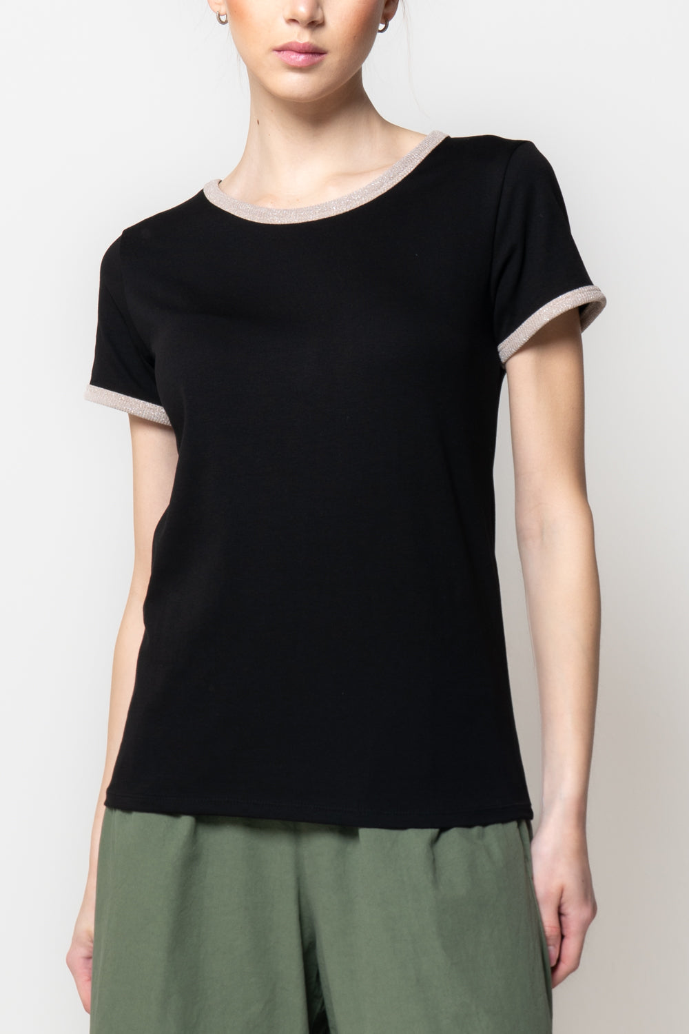 T-shirt con Profili a Contrasto