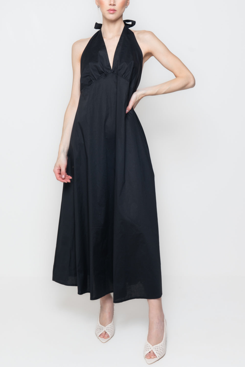 Abito Satin con Scollo Profondo e Fiocco