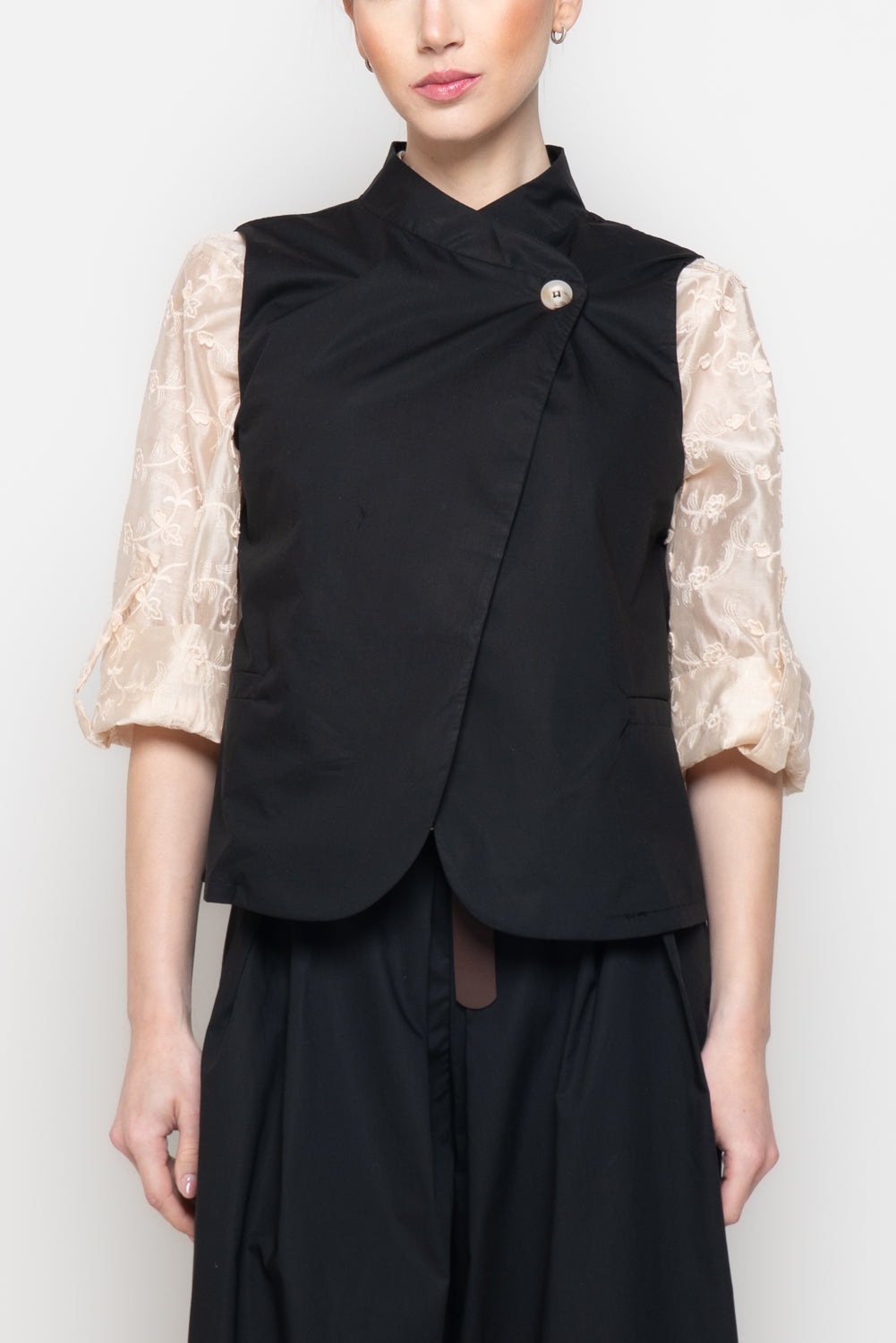 Gilet Strutturato con Chiusura Asimmetrica