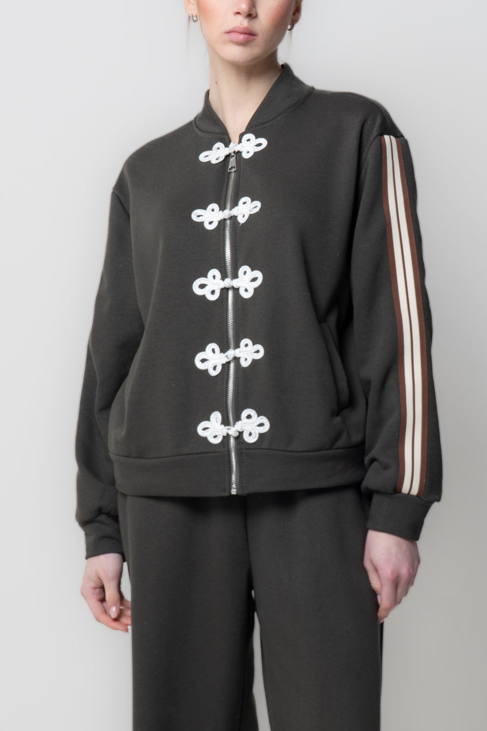 Felpa mandarin con alamari