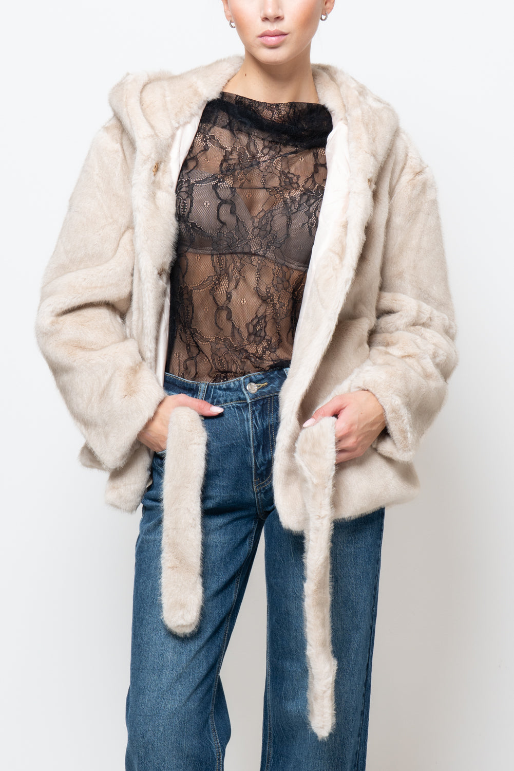 Pelliccia con cappuccio