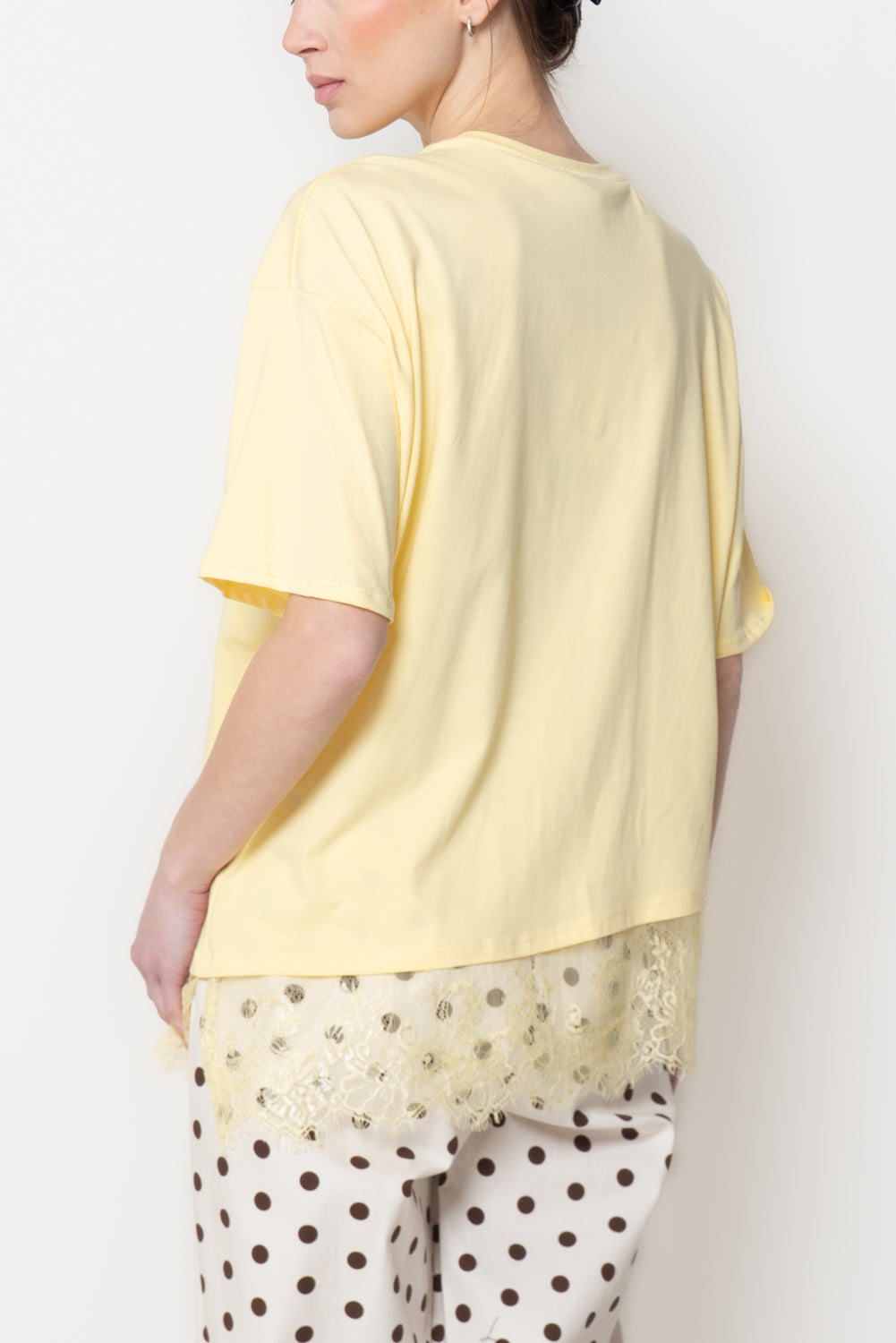 T-shirt con Fondo Asimmetrico in Pizzo