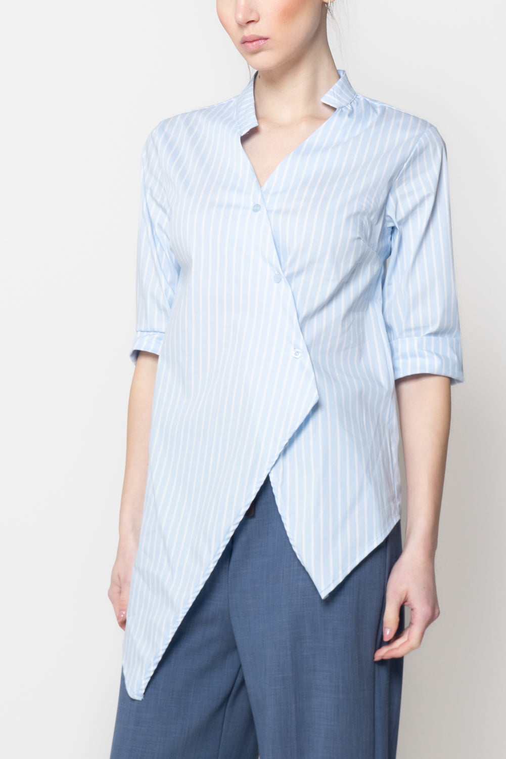 Camicia alla coreana asimmetrica