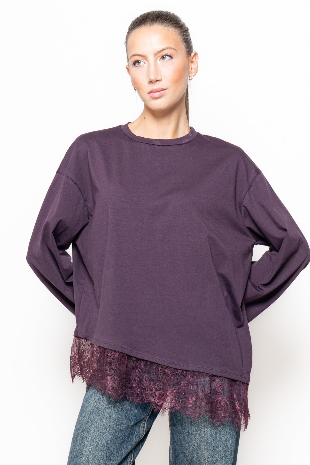 T-shirt oversize con fondo in pizzo