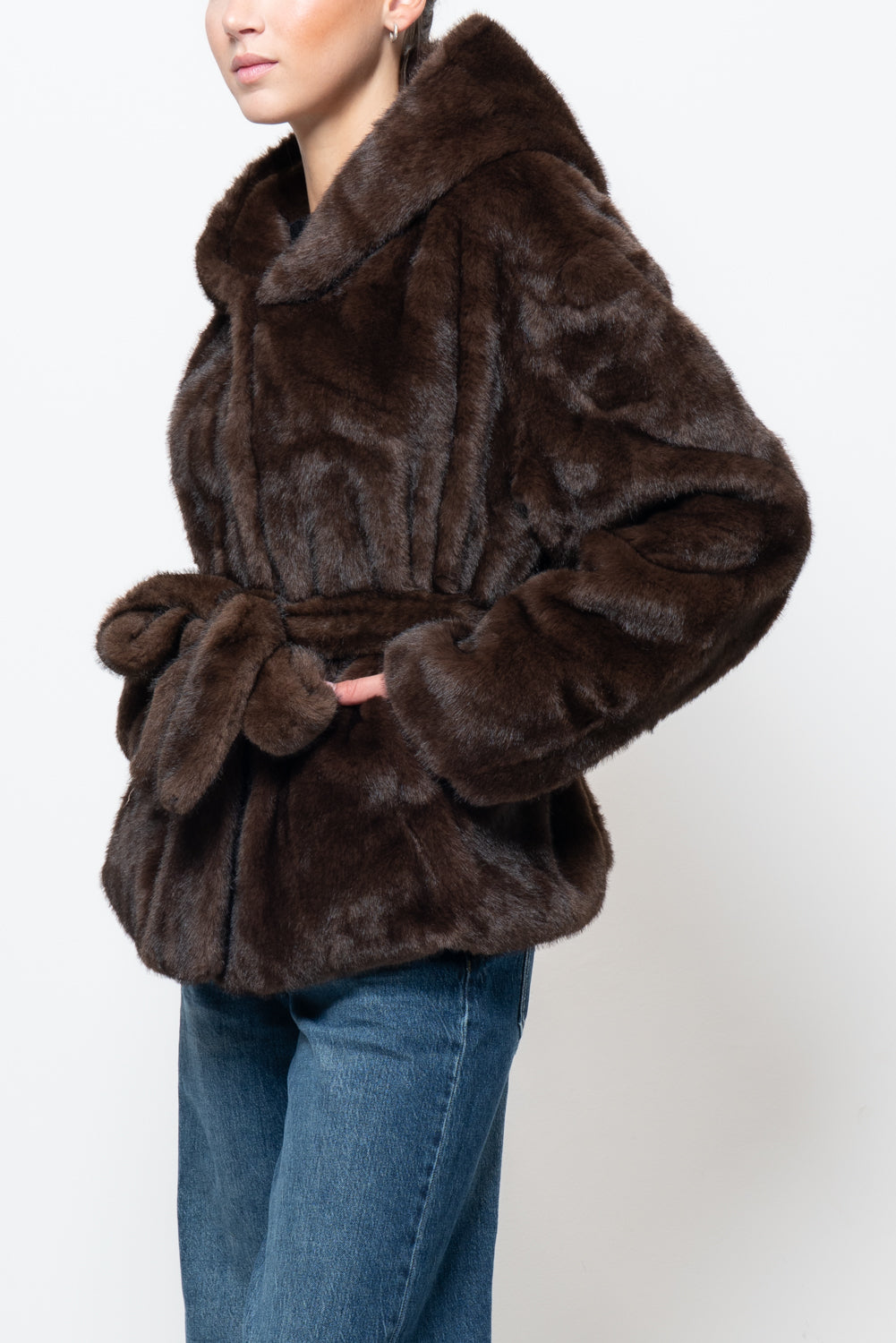 Pelliccia con cappuccio