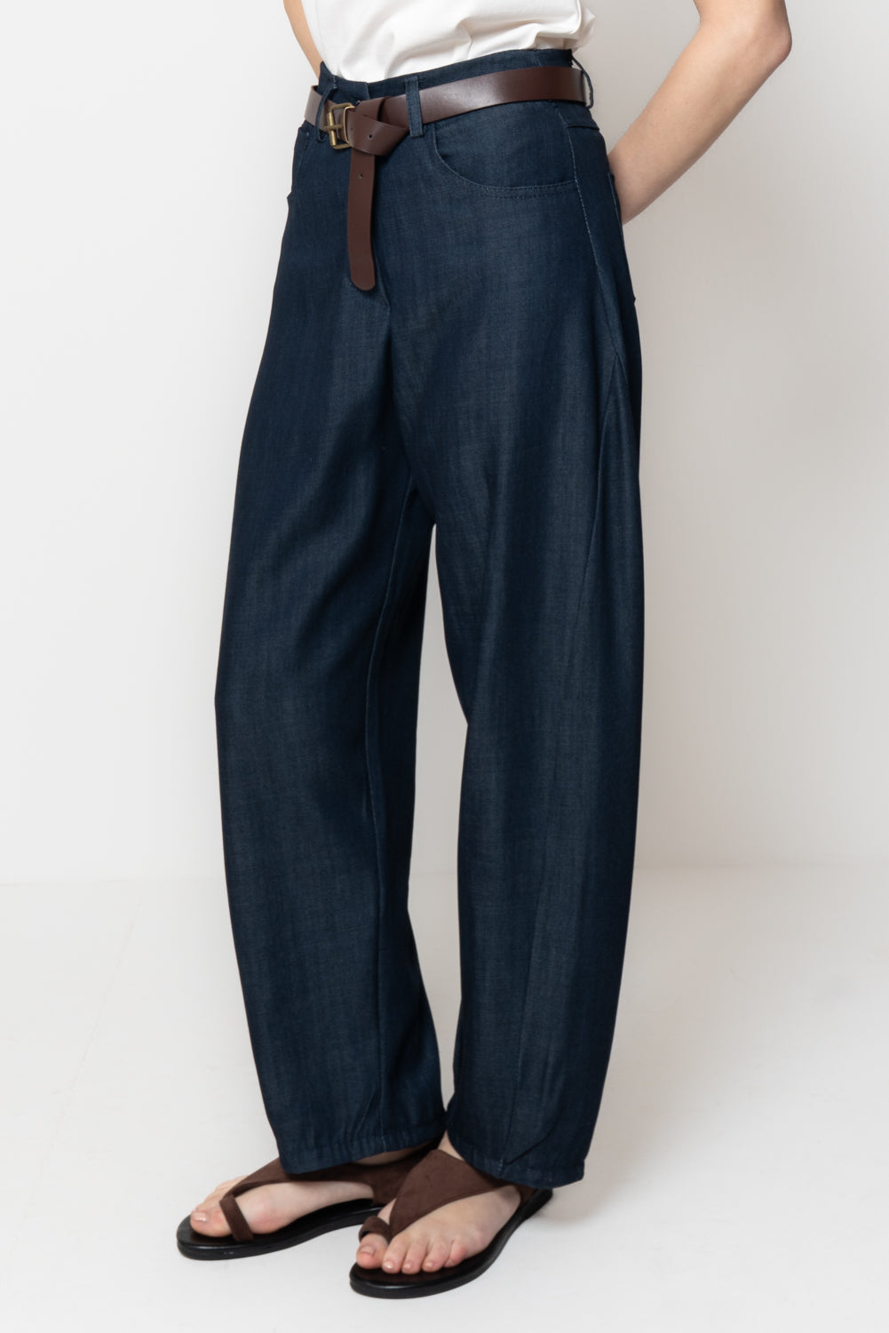 Pantalone Barrel in Denim Leggero con Cintura