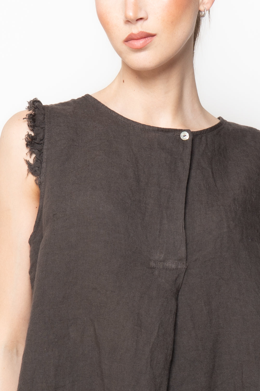 Top in lino con bugia