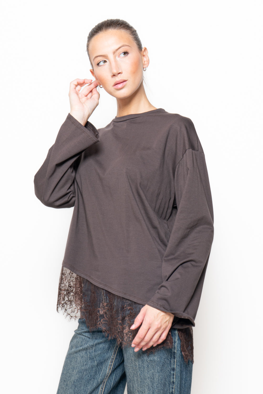 T-shirt oversize con fondo in pizzo