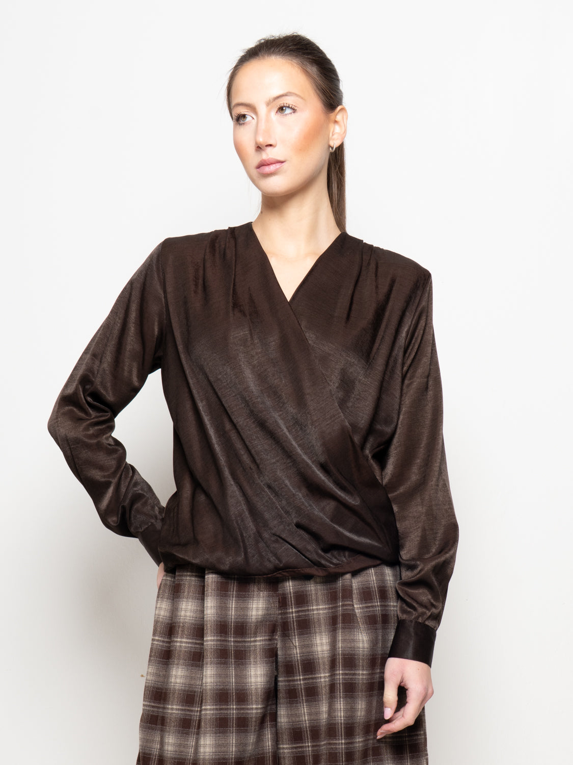 Blusa in satin a portafoglio
