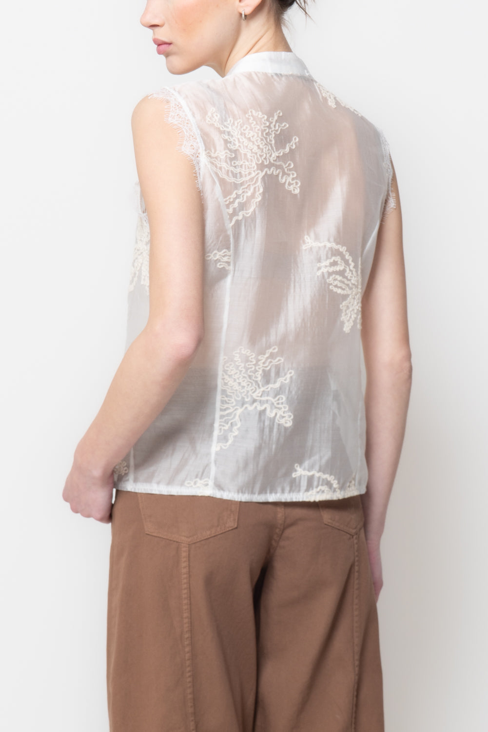 Camicia Smanicata con Alamari e Pizzo