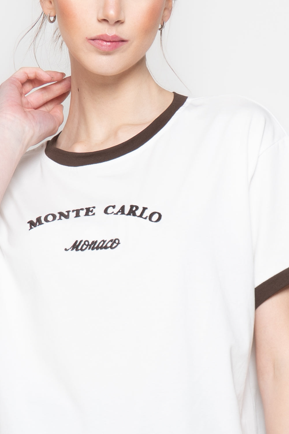T-shirt in Contrasto con Ricamo "Monte Carlo"