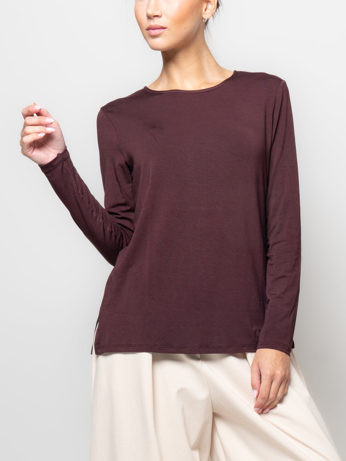 T shirt in viscosa con spacchi