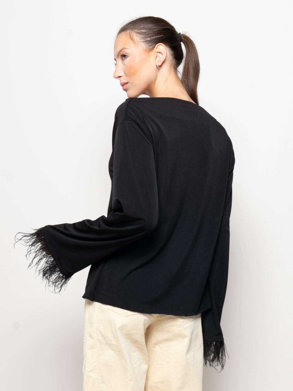 T-shirt con piume