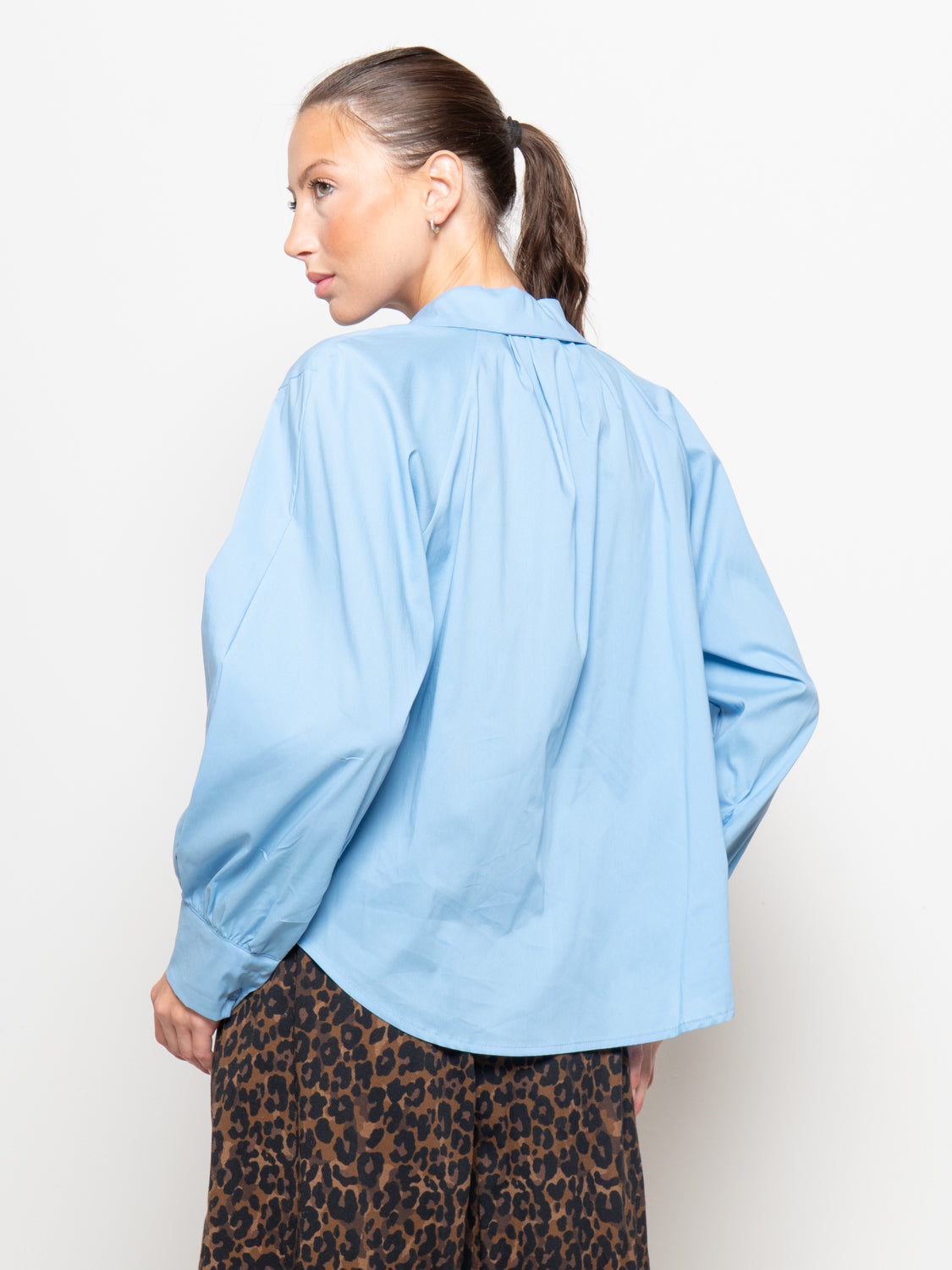 Camicia con pieghe sul retro
