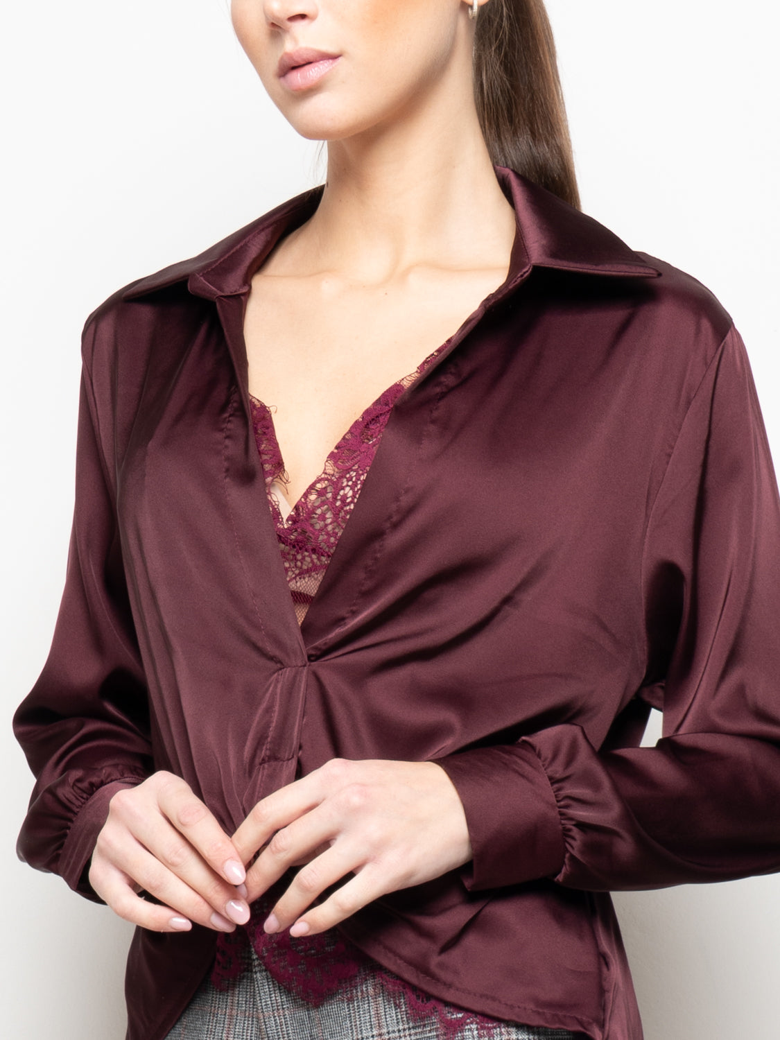Camicia in raso con inserto in pizzo