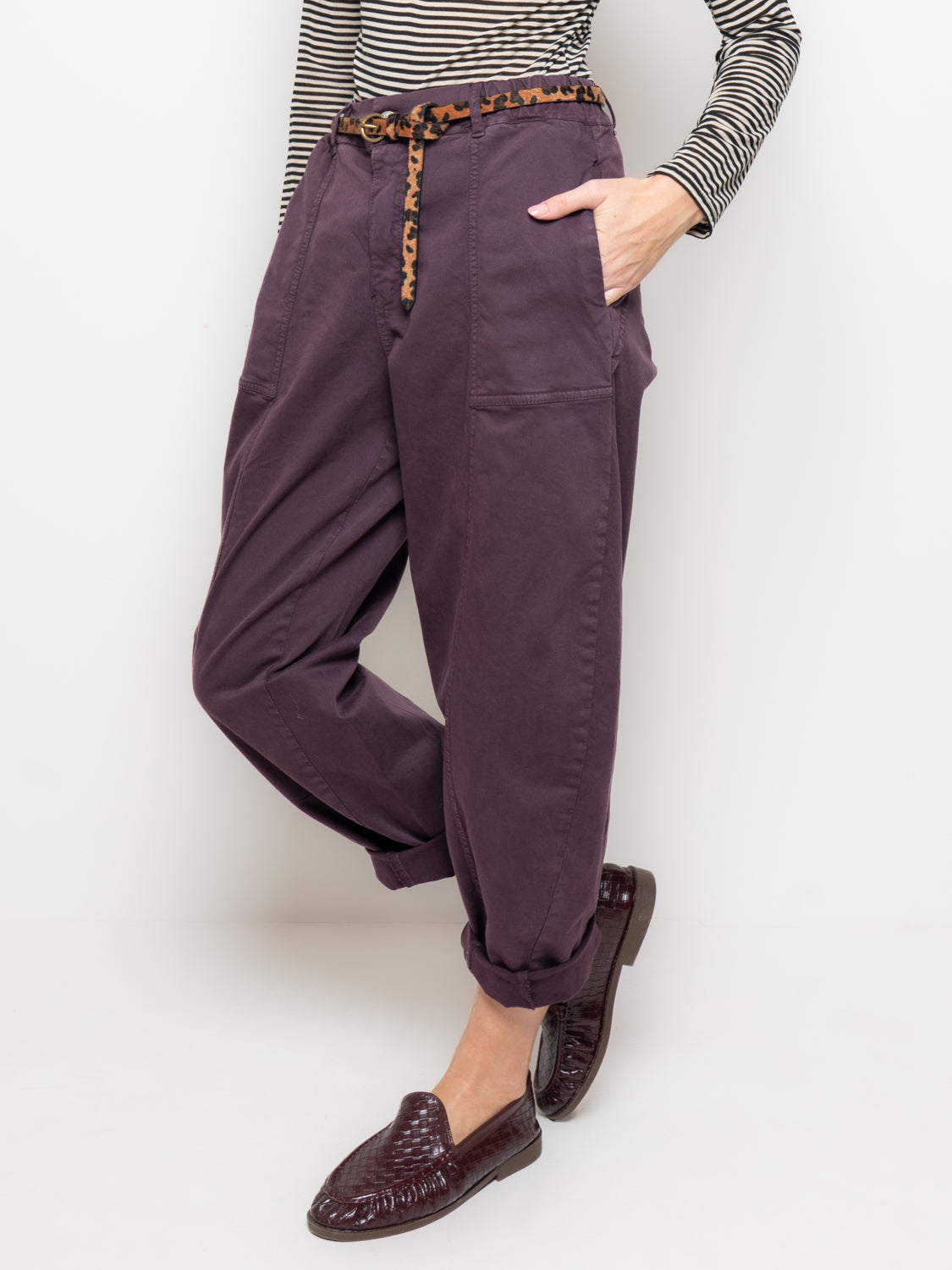 Pantalone cargo con cintura in fantasia animalier