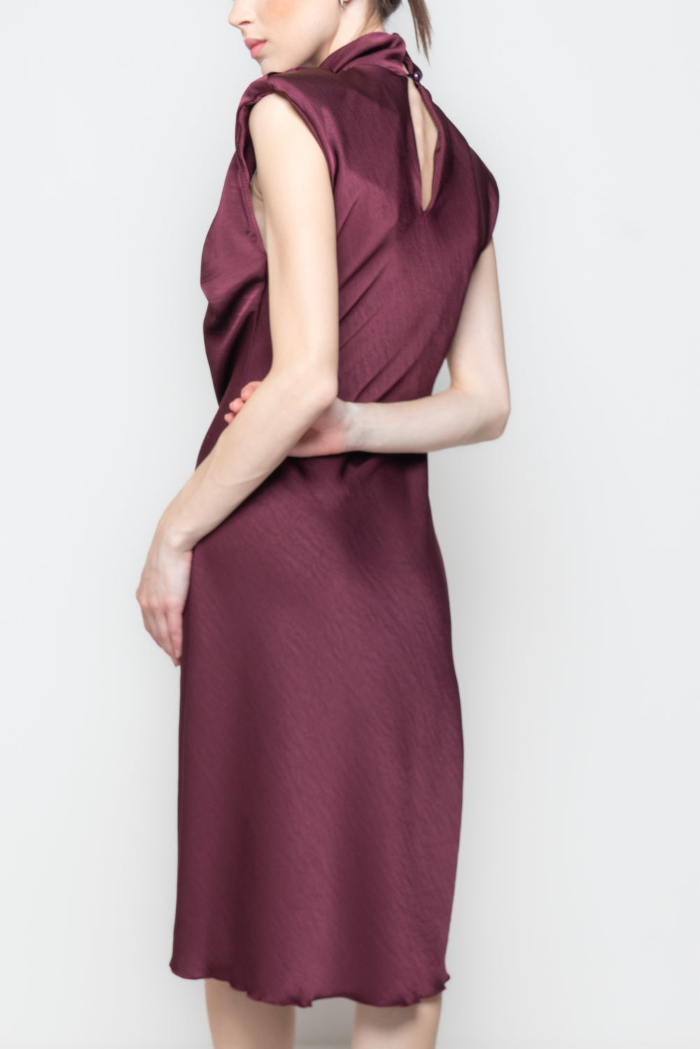 Abito Satin con Collo a Cappuccio