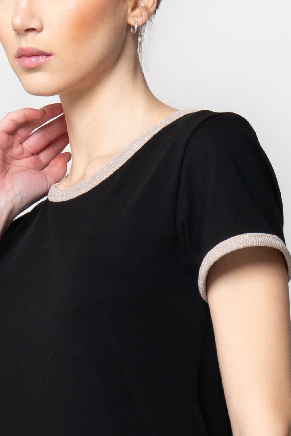 T-shirt con Profili a Contrasto