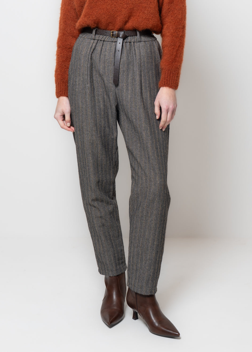 Pantalone gessato con cintura in vita