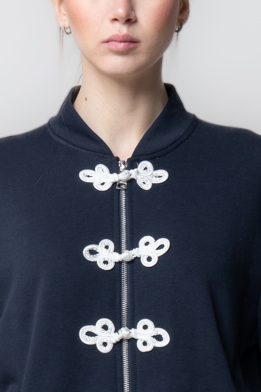 Felpa mandarin con alamari